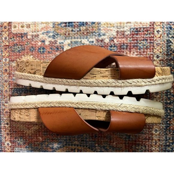 Esprit Blanca slides in EUC. Size 7.5 - Picture 5 of 8